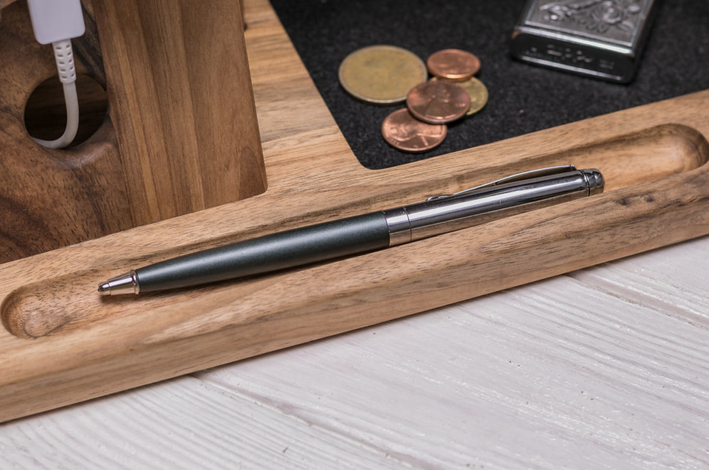 Eleganter Walnussholz-Organizer für Accessoires