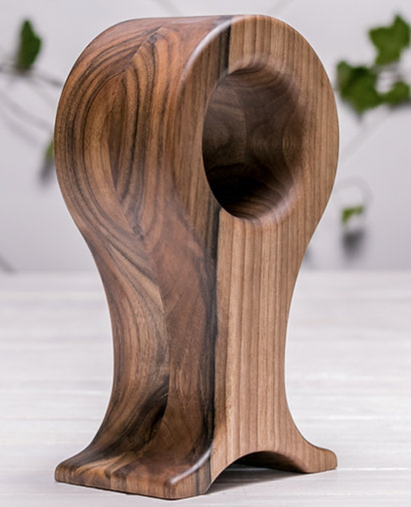 Kopfhörerständer aus Walnussholz