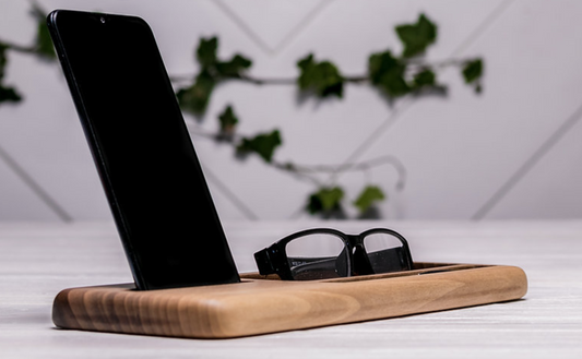 Business Holzständer aus Walnussholz