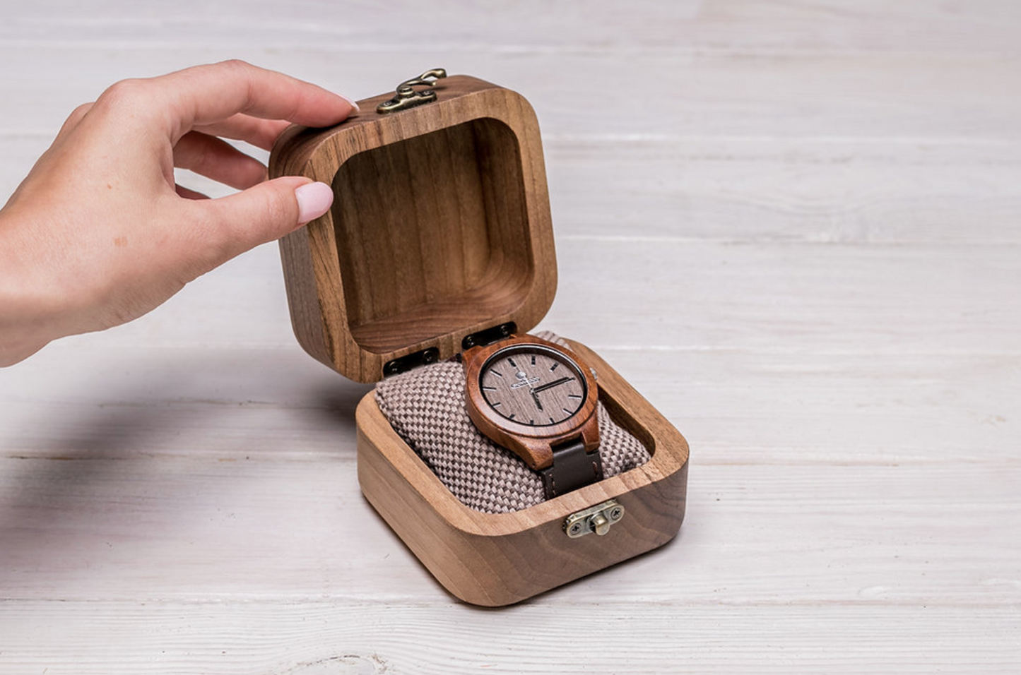 Walnussholz-Uhrenbox