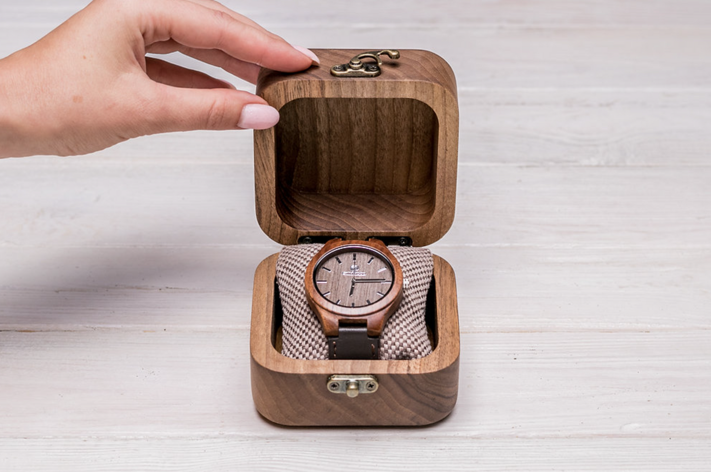 Walnussholz-Uhrenbox