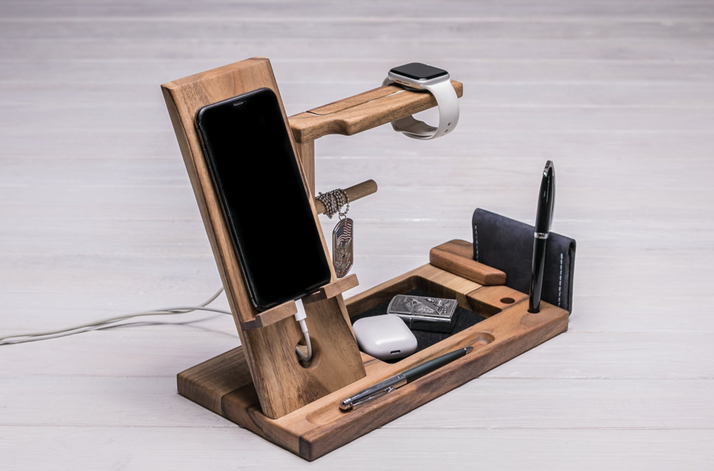 Eleganter Walnussholz-Organizer für Accessoires