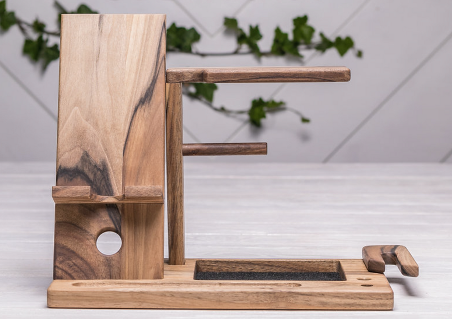 Eleganter Walnussholz-Organizer für Accessoires