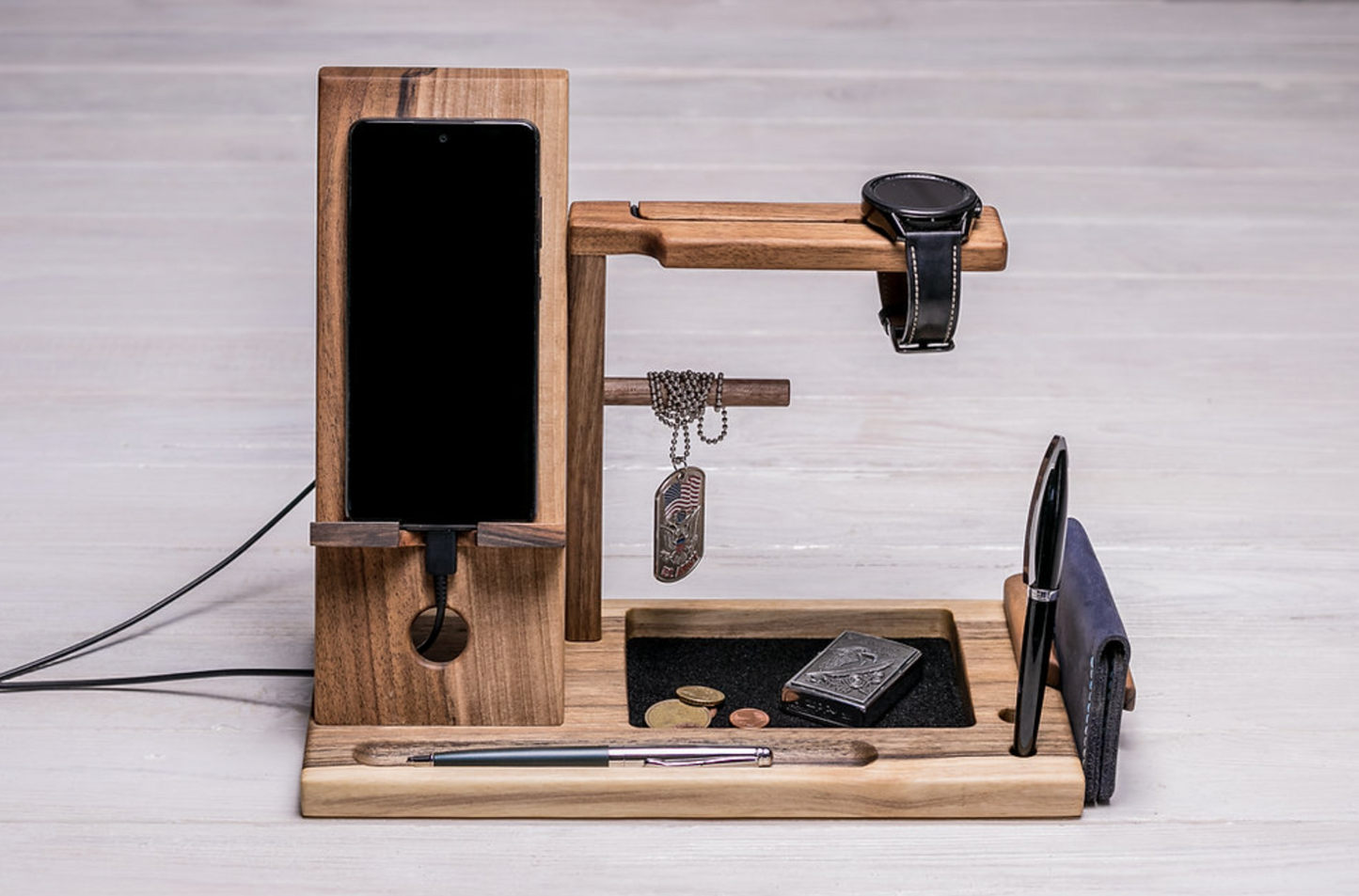 Eleganter Walnussholz-Organizer für Accessoires