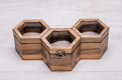 Hexagonale Box für drei Uhren