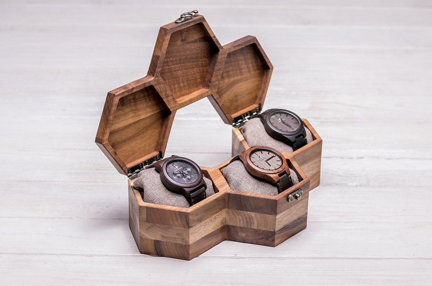 Hexagonale Box für drei Uhren