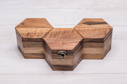 Hexagonale Box für drei Uhren