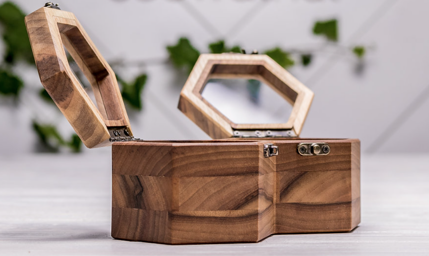 Hexagonale Box für zwei Uhren