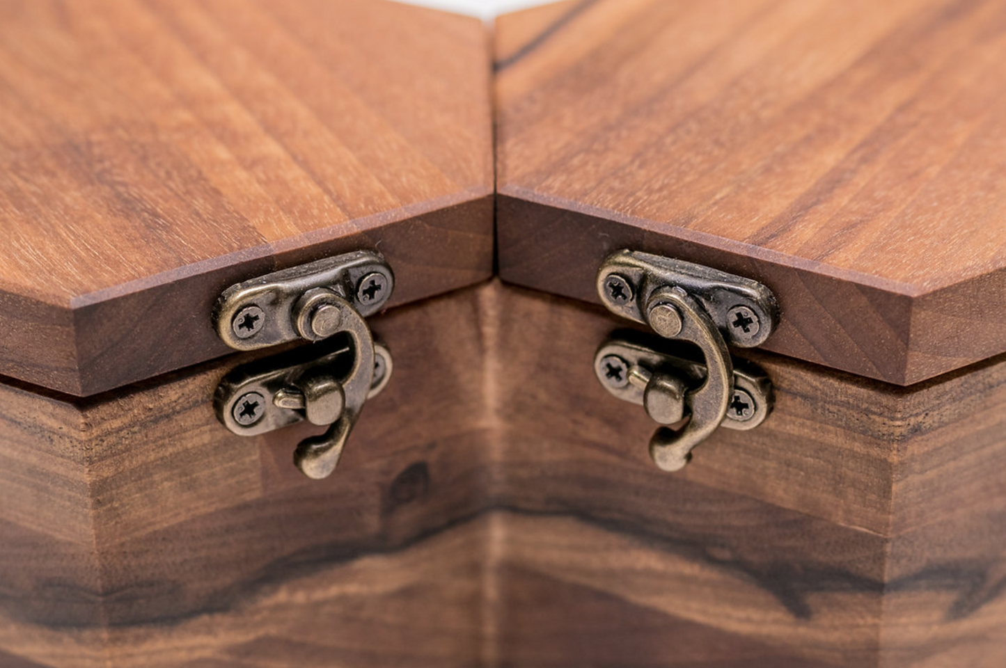 Hexagonale Box für zwei Uhren