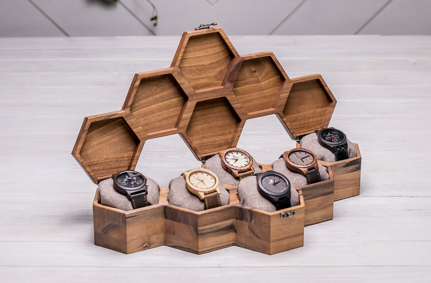 Hexagonale Box für sechs Uhren