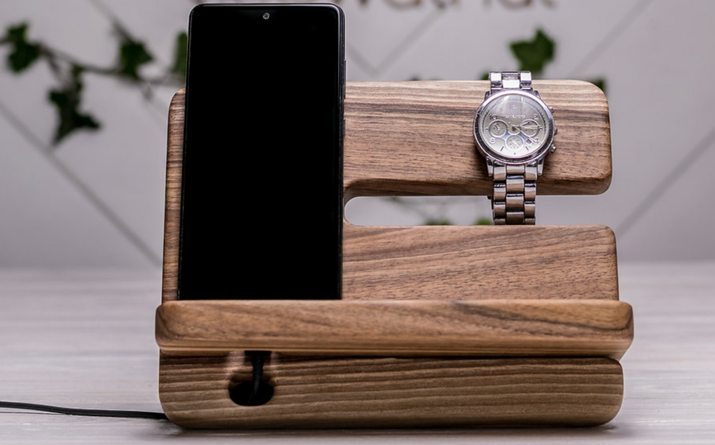 Holz-Organizer für Smartphone, Uhr & Co
