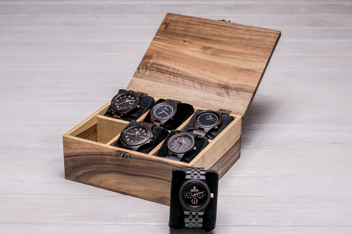 Kantige Uhrenbox für sechs Uhren