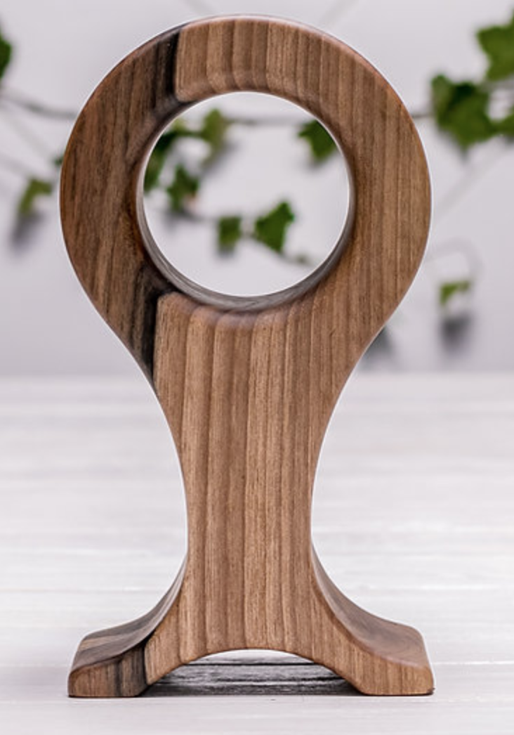 Kopfhörerständer aus Walnussholz