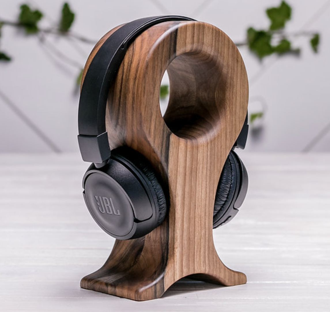 Kopfhörerständer aus Walnussholz