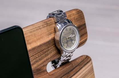 Stylischer Klapp-Organizer aus Walnussholz