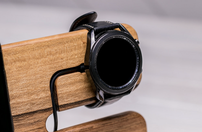 Stylischer Klapp-Organizer aus Walnussholz