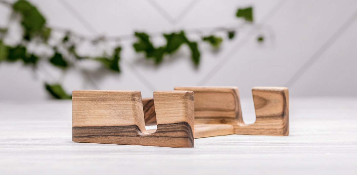 Walnussschneidebrett Ständer