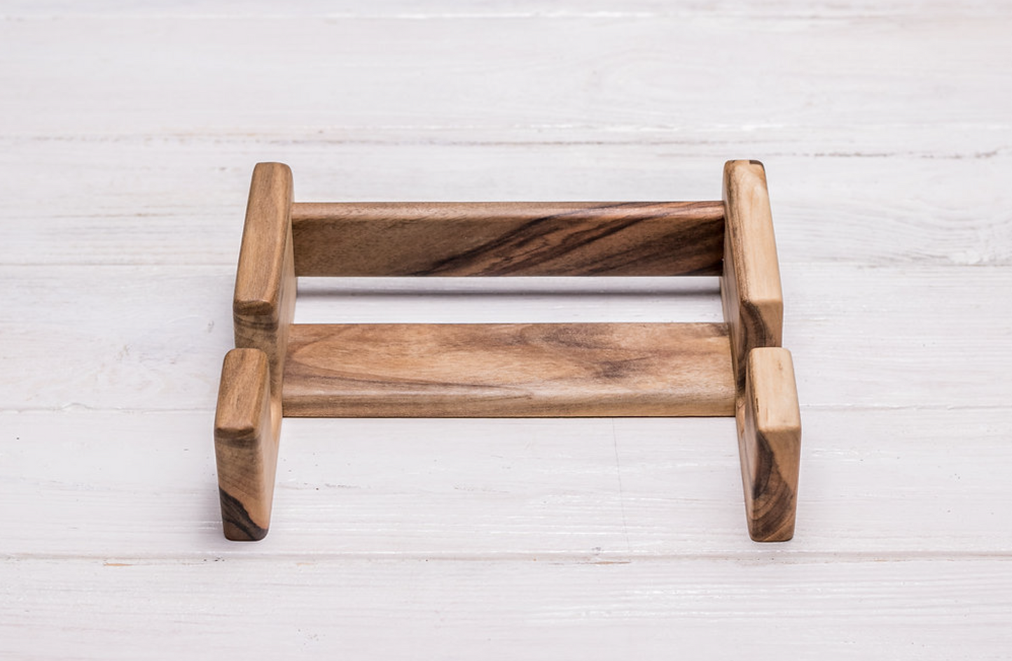 Walnussschneidebrett Ständer