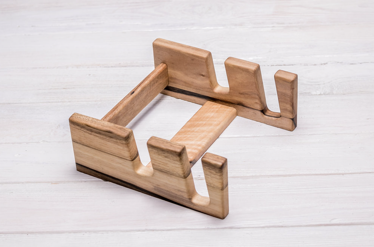 Walnussschneidebrett Ständer