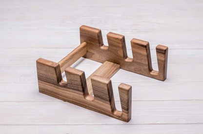 Walnussschneidebrett Ständer